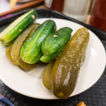 KATZ'S DELICATESSEN - 付け合わせのピクルス