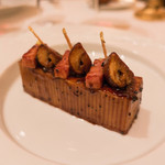 Le Cinq Four Seasons Hotel George V - Jambon, truffe noire/champignons  en timbale de spaghetti 黒トリュフとハム/キノコのスパゲッティのタンバル