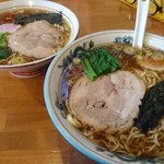 かまや食堂 - 中華そば（手前大盛り、奥は普通盛り）