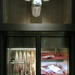 肉寿司 肉和食 KINTAN - 熟成庫左に長〜〜い牛タン