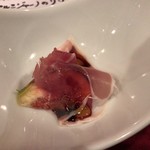 お通し（いちじくと生ハム）