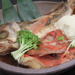 燉煮金目鯛魚