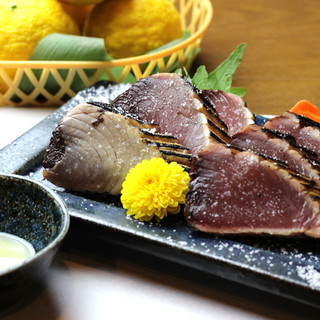 Speaking of Kochi, this is definitely the specialty ♪ [Salted bonito tataki]!