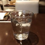 ビストロ ローブン - 冷たい水。
      美味し。