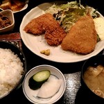 だら毛 - 日替わり定食。アジフライとヒレカツ。