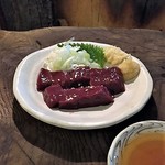 関内もつ肉店 - 炙りレバーは塩ごま油で