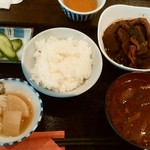 平和食堂 - どて煮定食　豚汁で　680円