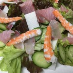 Kigura salad (Seafood, local chicken)