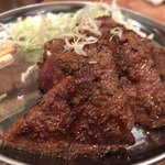 和田屋 - レバカツ 450円（確か） ニンニクがそこはかとなく効いてタレとの絶妙な味。美味い！