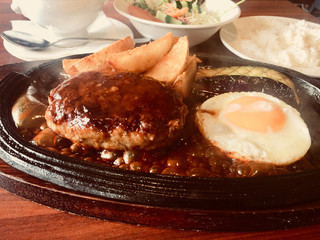 BISTRO WAKU2 - 自家製デミグラスソースのハンバーグ