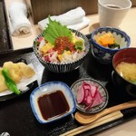 燗八 寛 - 日替わり：海鮮丼 (1000円)