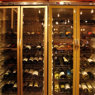 ソムリエ厳選◎常時50種類以上！高コスパ★ワインにうっとり♪