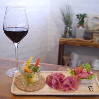 体が喜ぶメニューが充実。16〜20時はハッピーアワー◎