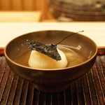 緒方 - ☆椀物 鏑と炭化したイチョウ