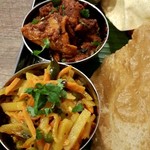 ナンディニ - チキン２種とポリヤル