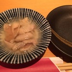 庭つ鶏 - お通しの鶏皮＆スープ