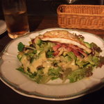 半熟タマゴとベーコン・アボガドのシーザーサラダ