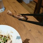 鉄板中華 青山シャンウェイ - この骨が本当に食べられる！