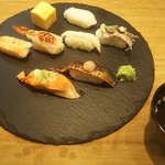 炙り創作鮨 すし蔵のはなれ - おまかせ８貫にお吸い物が付いて　税抜630円(2017.11.30)