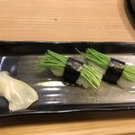 Sushi Tokoro Iwa O - 芽ネギの握り