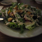 キールズ・バーハウス アオバダイ - 本日のハンバーグ　シーザーサラダの下にハンバーグが隠れて。