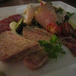 キールズ・バーハウス アオバダイ - シャルキュトリープレート　L　（牛肉のマリネとサラミの盛合せ）