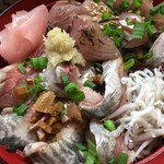 生麦 - ★今日のおすすめ！（アジ・イワシ丼（900円）★