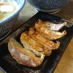 鶏白湯らーめん 鶏吉 - アツアツ肉汁鶏餃子　320円