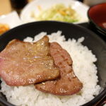 焼肉 最牛 - B　タン、最牛カルビ定食（ライス・プースーお替り自由）　1080円