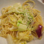 LA・ぐう - 釜揚げしらすとさつま芋、春キャベツのクリームソースパスタ