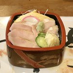 力士料理 綱寿し - 料理写真:ハマチ丼、茶碗蒸し、お吸物付き、900円です。