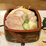 力士料理 綱寿し - ハマチ丼、茶碗蒸し、お吸物付き、900円です。