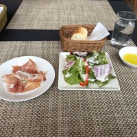 boB the garden Ginza - 週替わりランチ（１２００円）の生ハムとサラダ