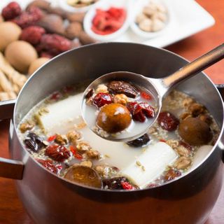 新陳代謝の促進効果、整腸作用にも◎漢方食材を配合したスープ