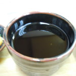 手打ちうどん つるや - 熱々のイリコ出汁