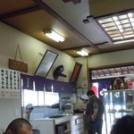 手打ちうどん つるや - 程よい広さの店内