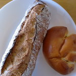 ベッカライ シャラント - バゲットとクリームパン