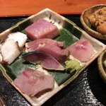 和 - お造りは6種類ですが、一切れずつが小ぶりです。
                                ですが、どれも美味い。