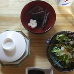 海さくら - サラダ、茶碗蒸し、お吸い物。