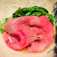 Salon du Kuma3 北新地 - 3.〜とっておきの一枚切り〜
                ［温.RIB & TORORO］
                目の前で“#リブロース”の和牛と“#春菊”を“#しゃぶしゃぶ”し、“#とろろ”状の“大和芋”につけて頂く。