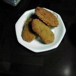 左がコロッケ×２　右がハムカツ　キャベツは商品ではありません。