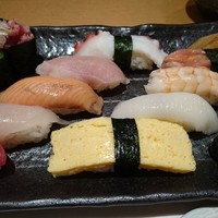 すし 堺 - 握り13貫と巻物