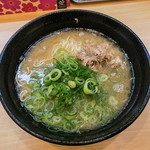 ザ・ナガハマラーメン - ラーメンは550円。ランチの「B ラーメン+ギョーザ4ヶ」（730円）を注文しました。