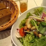 アマルフィイ カフェ - ランチサラダ＋パン