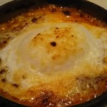 アマルフィイ カフェ - 自家製ボロネーゼと温泉卵のラザニア