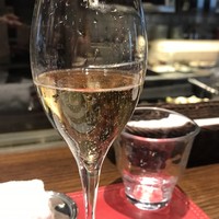 シェ フルール 横濱 - 3種利きワインのスパークリング