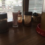 京屋拉麵 - 卓上の様子