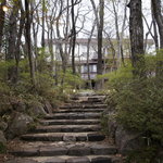 那須別邸 回 - 駐車場からの回廊