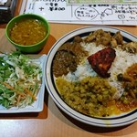 シンズキッチン - サラダ、スープ付き、ドリンクは無い？