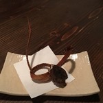 にょろ助 瓢六亭 - 骨せんべいとかぶと揚げ